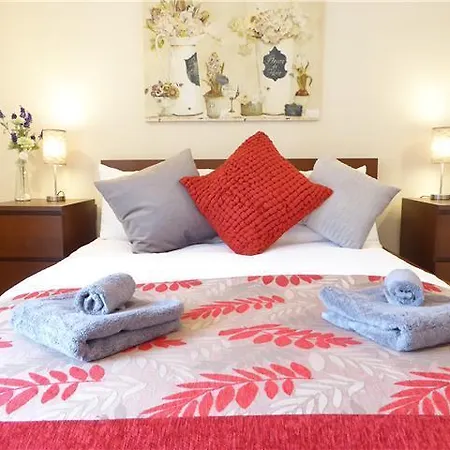 The Gladstone At Victoria Court Apartment